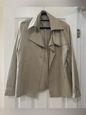 Oltre beige short trench coat